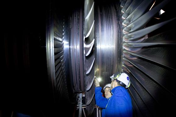 Un opérateur de maintenance dans une centrale nucléaire